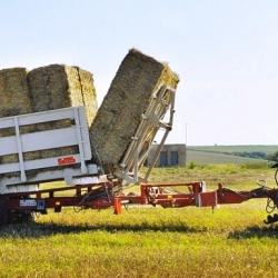 Transportation of straw